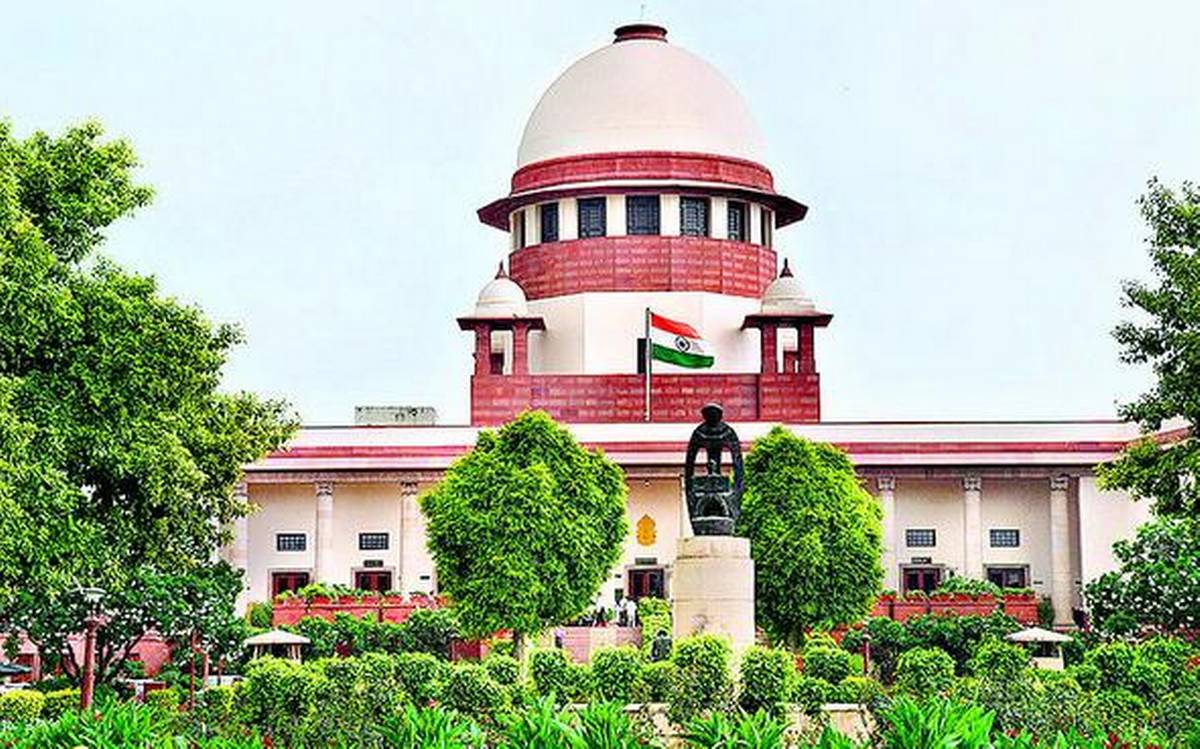 SC refuses urgent hearing in BRS MLAs poaching case