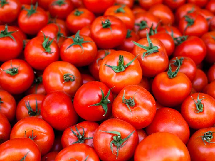 Woman brings home 10kg tomatoes from Dubai