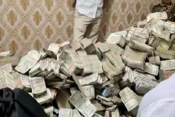 ED recovers Rs 25 crore from Jharkhand minister’s PA
